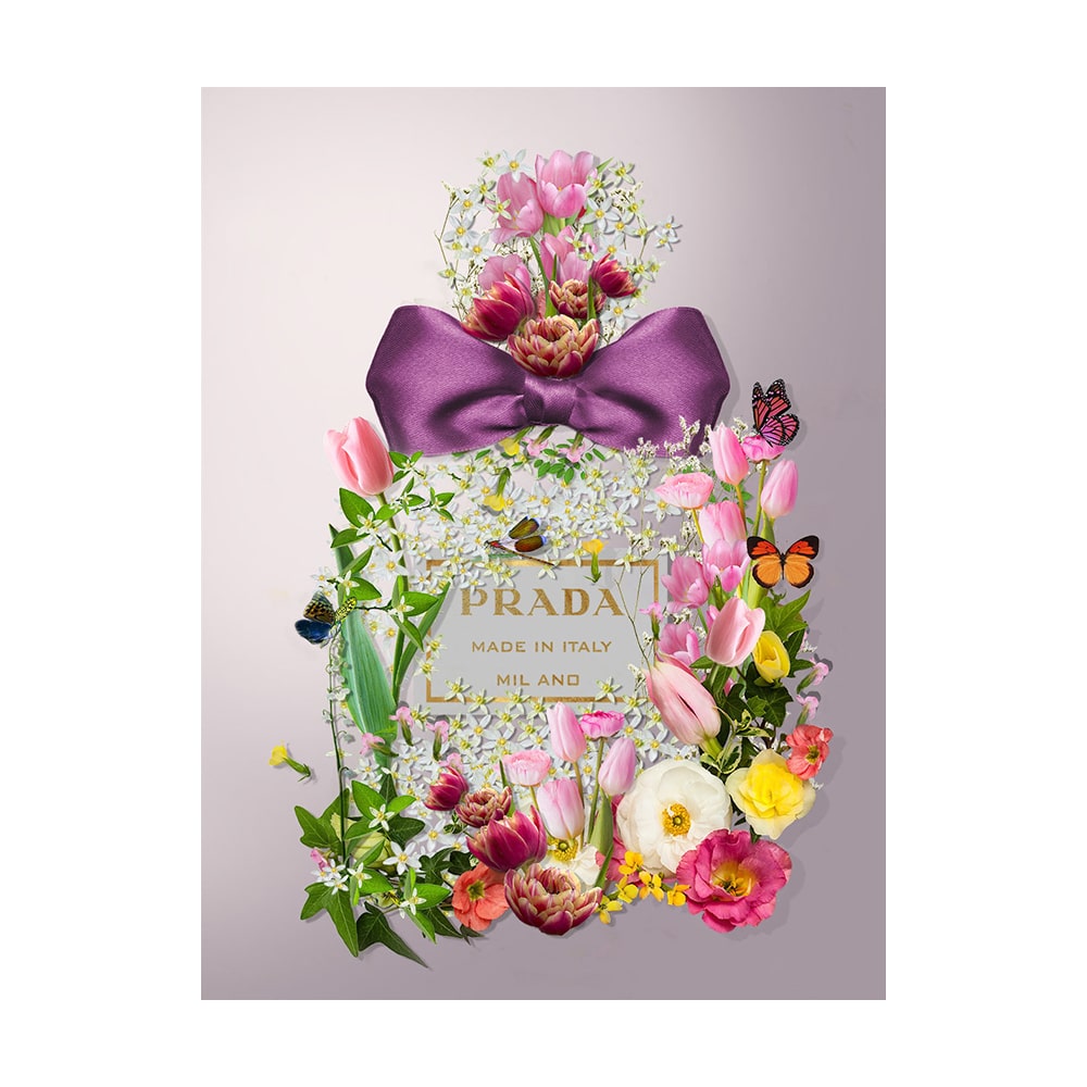 Glasschilderij - Prada Parfum Met Bloemen - 60 x 80 x 0,4 cm
